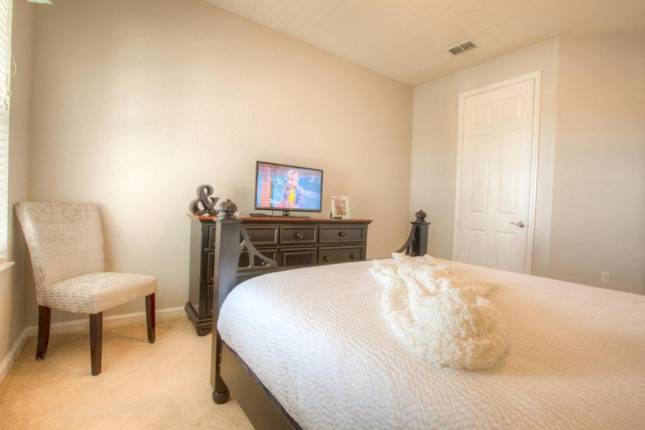 Stunning Lakeview Condo Wprivate Balcony 키시미 외부 사진